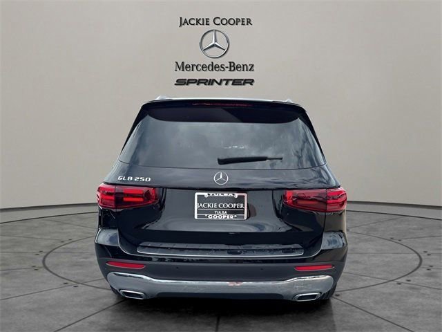 New 2025 Mercedes-Benz GLB 250 image 4