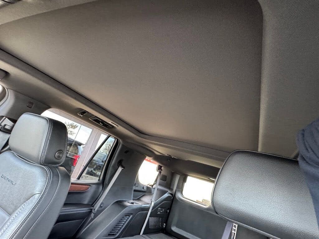 Used 2025 GMC Yukon Denali w/ Sun & Power Step Package image 32