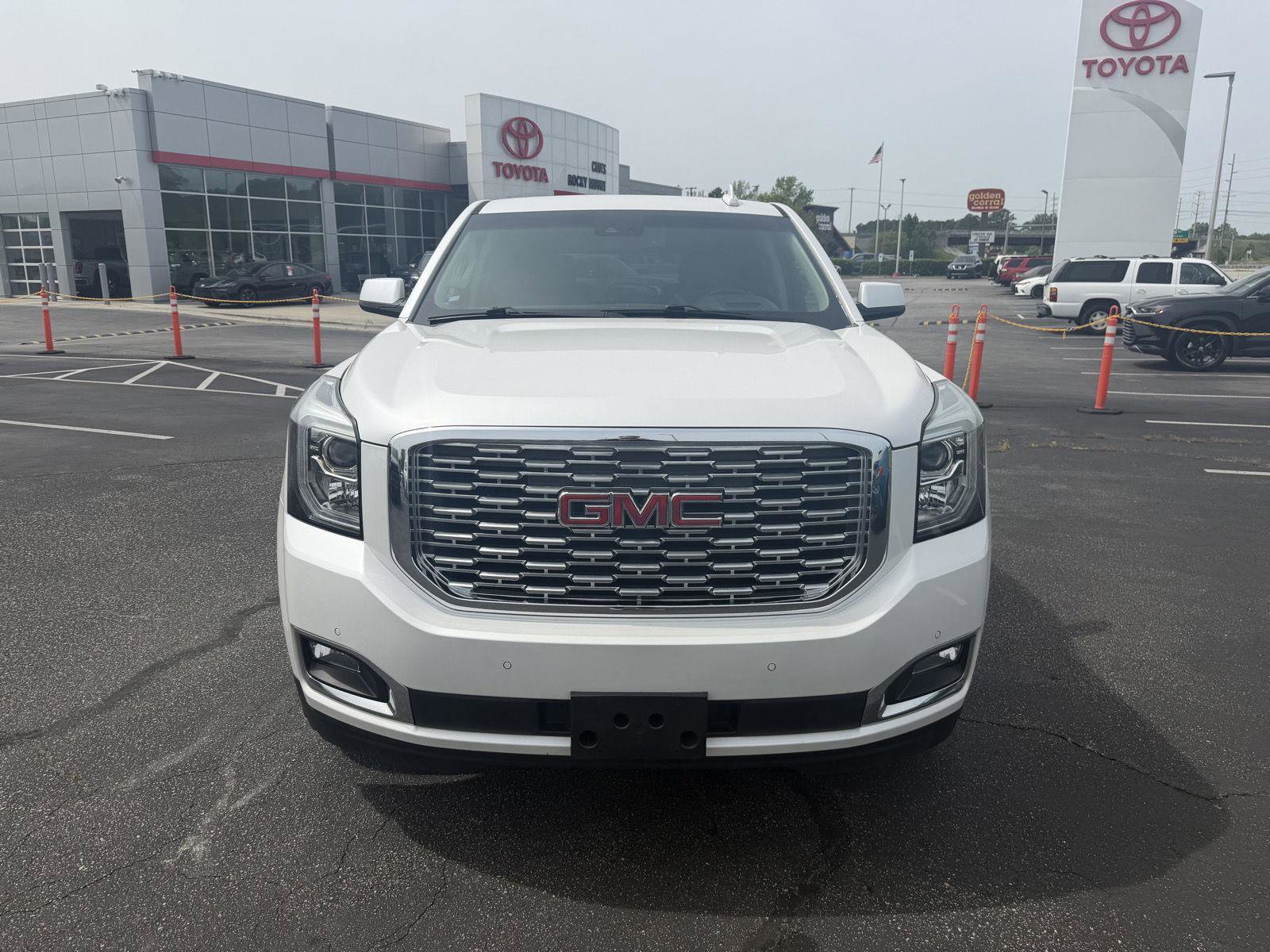 Used 2019 GMC Yukon Denali w/ Denali Ultimate Package image 2
