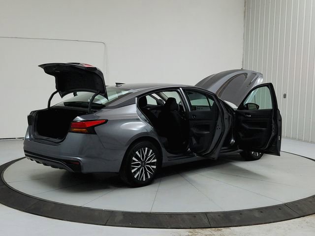 Used 2025 Nissan Altima 2.5 SV image 15
