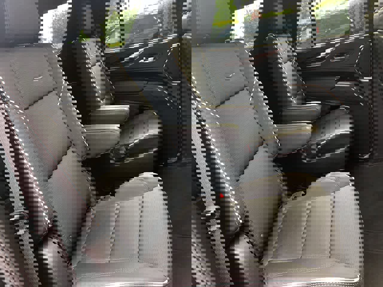 Used 2023 Cadillac Escalade Premium Luxury image 15