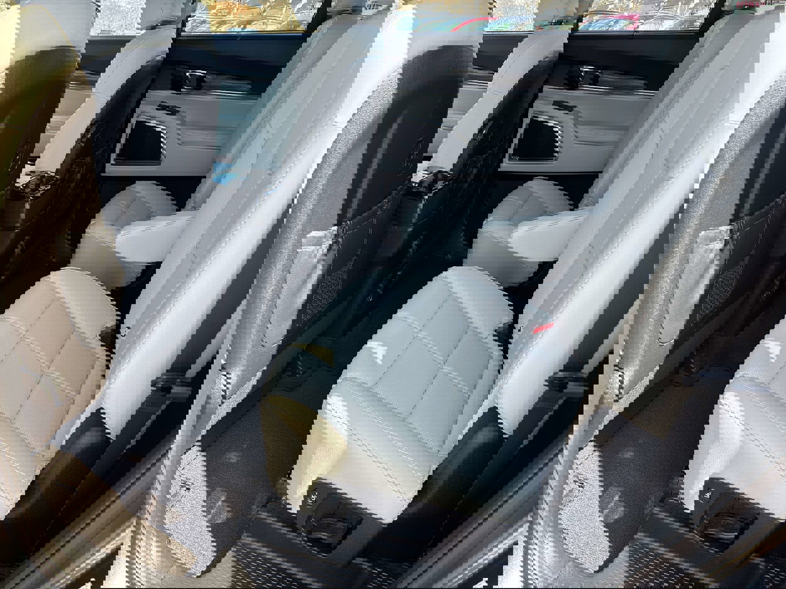 Used 2022 Kia Telluride EX w/ EX Premium Package image 10