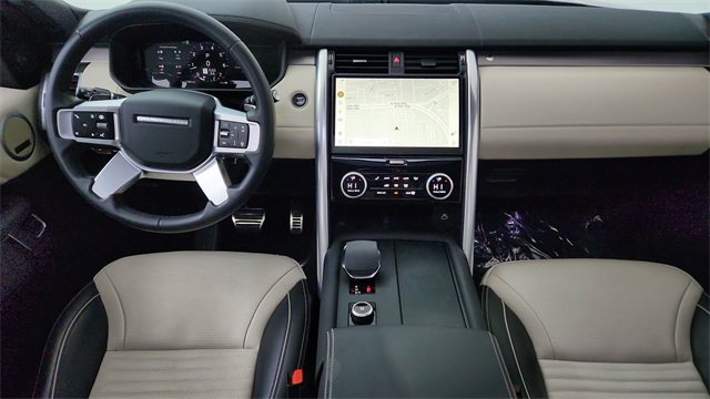 Used 2024 Land Rover Discovery Dynamic SE image 38