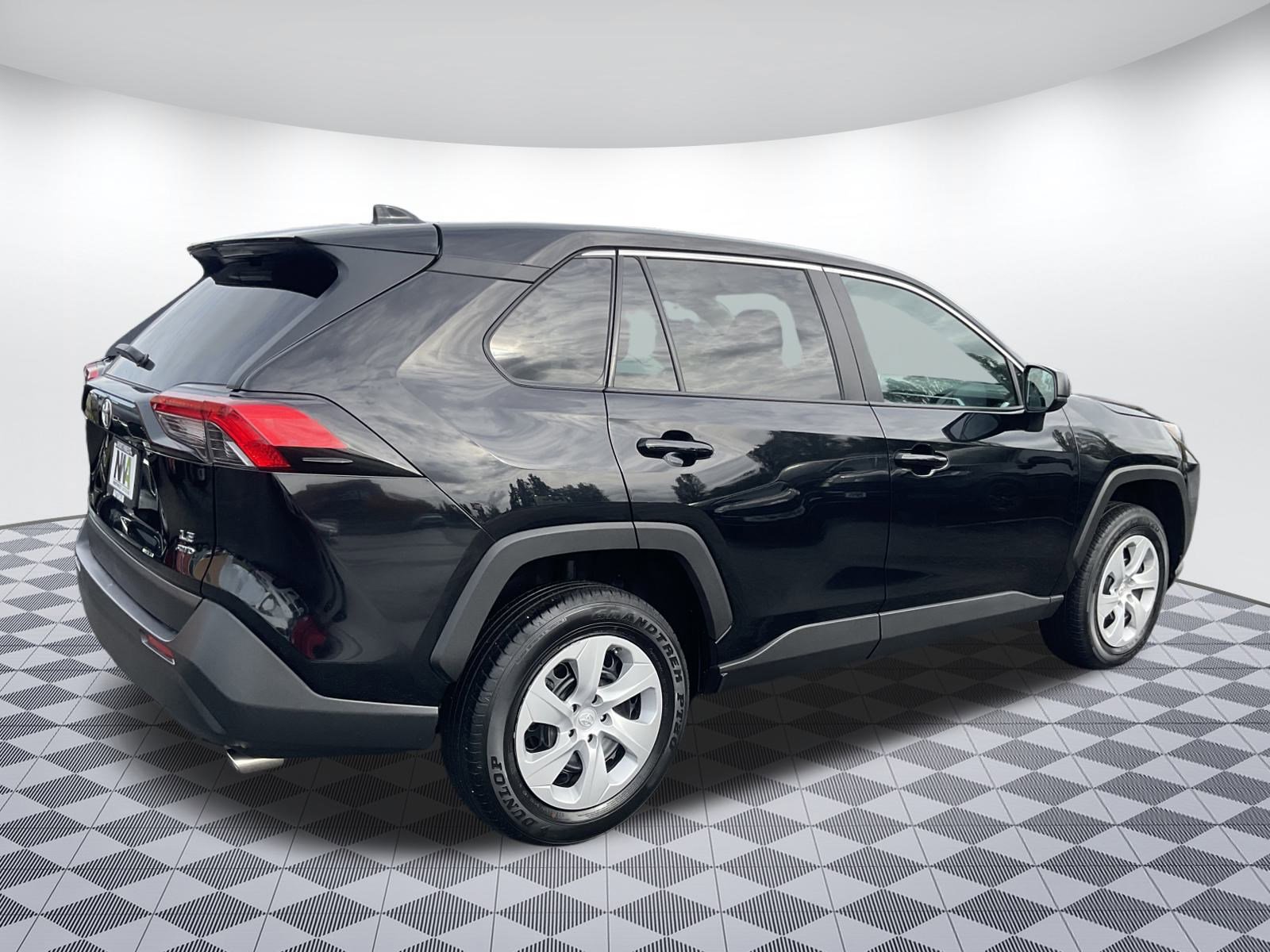 Used 2024 Toyota RAV4 LE image 3