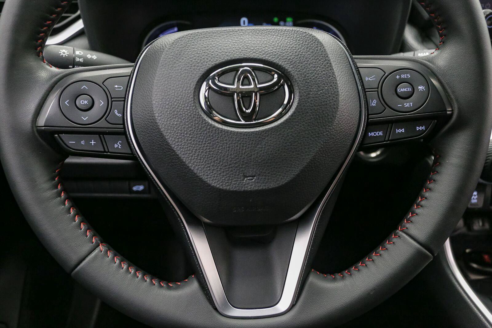 Used 2025 Toyota RAV4 SE AWD/4WD image 30