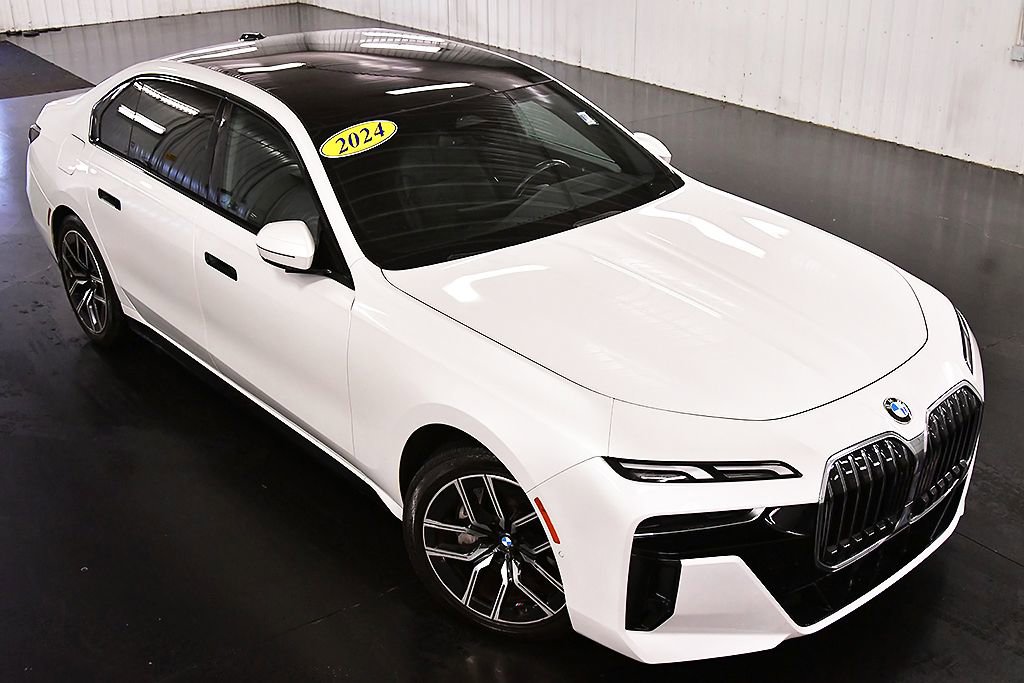 Used 2024 BMW 740i xDrive AWD/4WD image 12