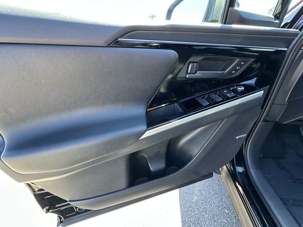 Used 2024 Subaru Solterra Touring image 21