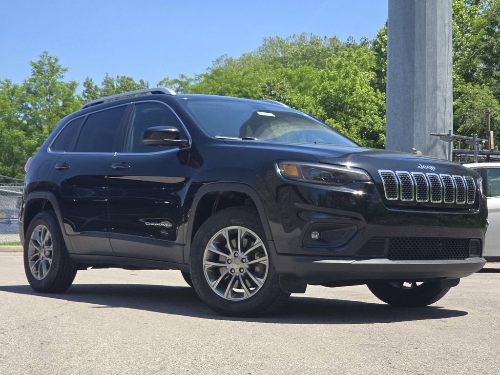 Used 2019 Jeep Cherokee Latitude Plus w/ Cold Weather Group AWD/4WD image 1