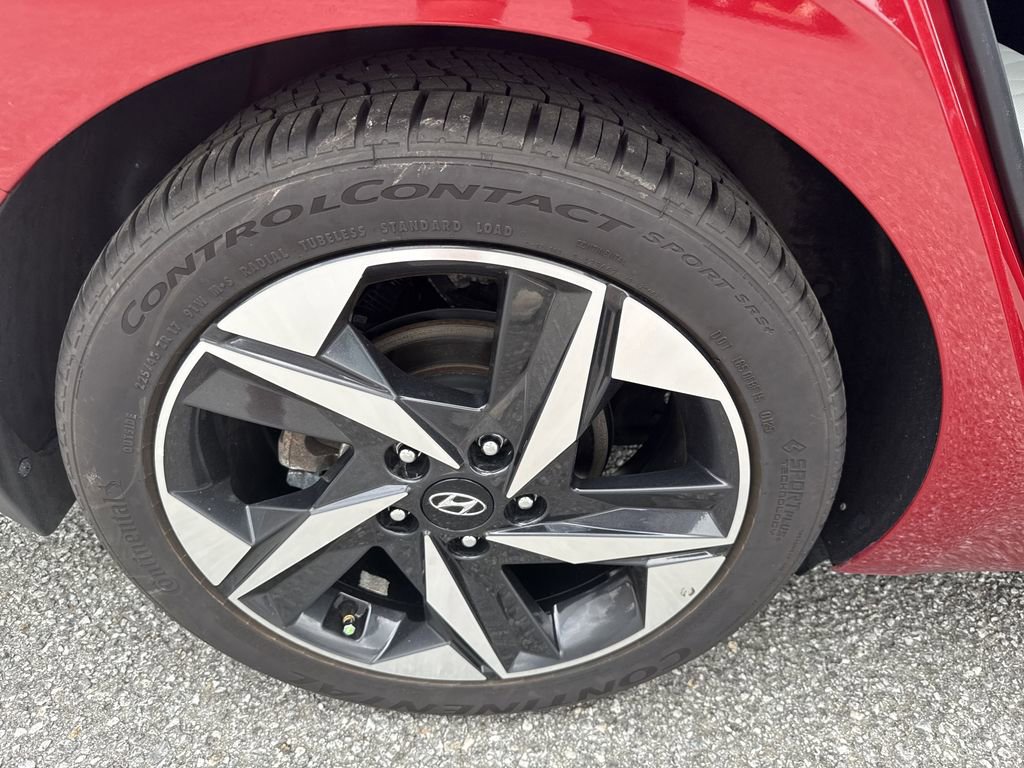 Used 2023 Hyundai Elantra Limited image 17