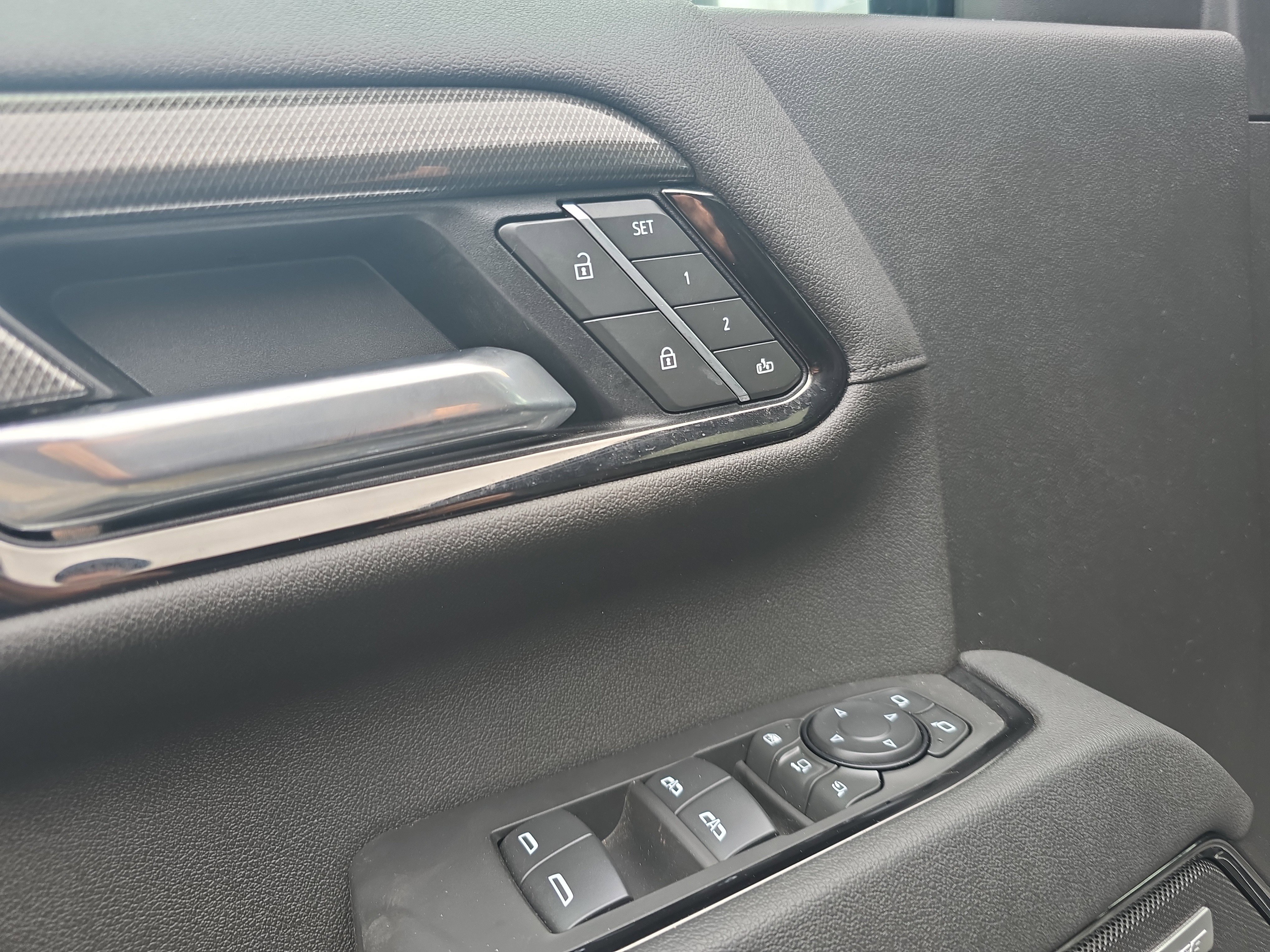 Used 2025 GMC Sierra 2500 AT4 w/ AT4 Premium Plus Package image 18