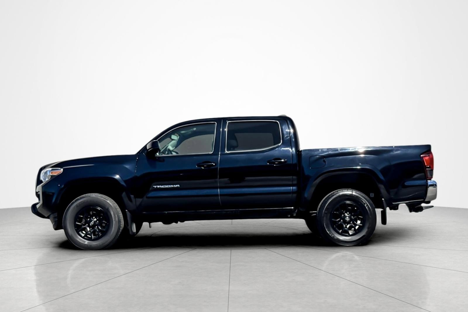 Used 2022 Toyota Tacoma SR5 image 2