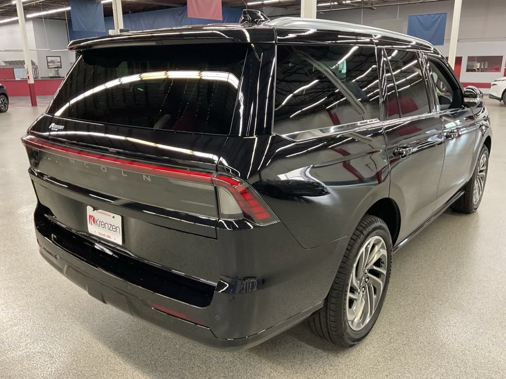 New 2027 Lincoln Navigator Reserve AWD/4WD image 5