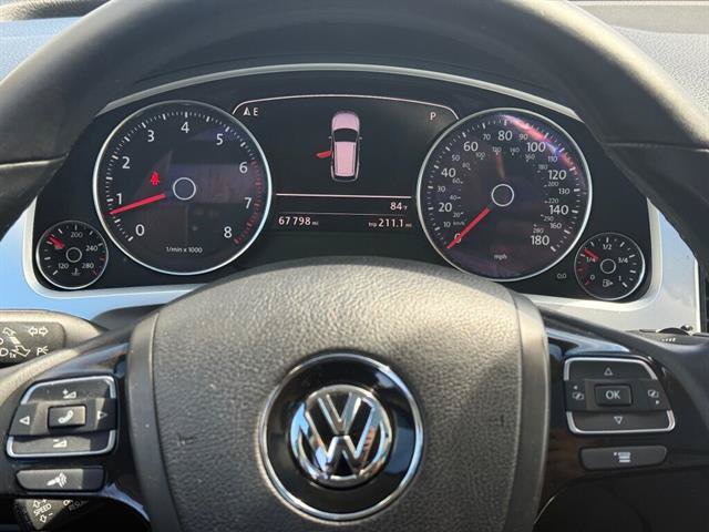 Used 2014 Volkswagen Touareg Sport AWD/4WD image 14