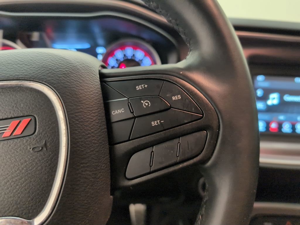 Used 2022 Dodge Challenger SXT image 43