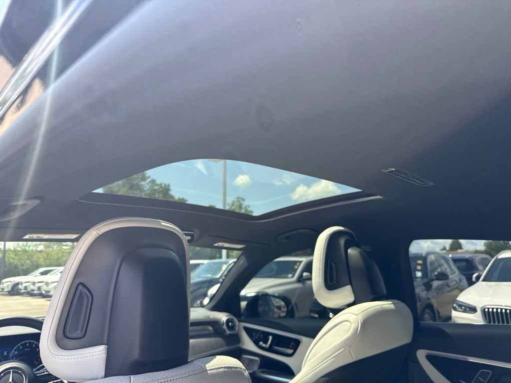 Used 2025 Mercedes-Benz GLC 300 4MATIC image 23
