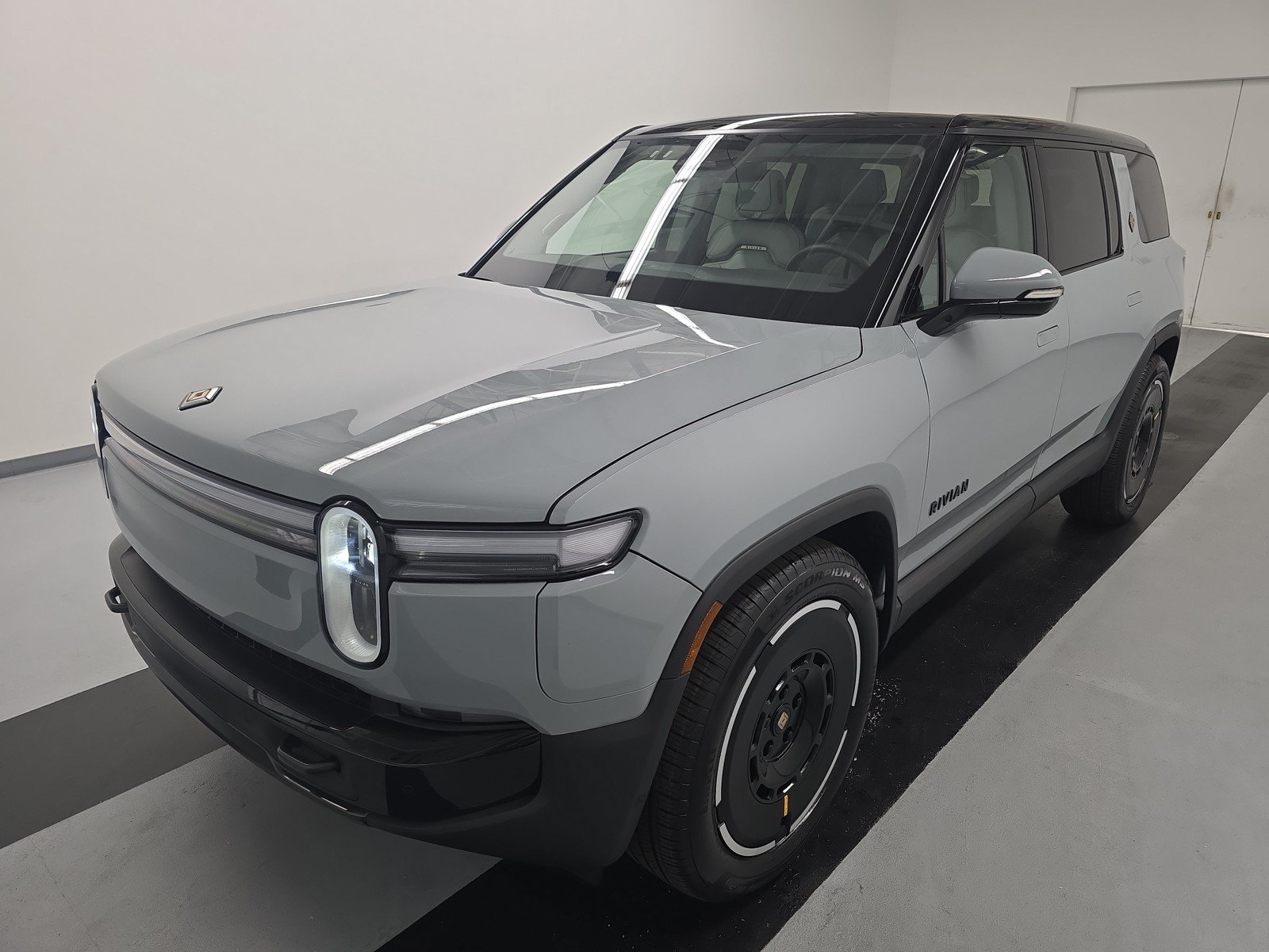 Used 2025 Rivian R1S Adventure