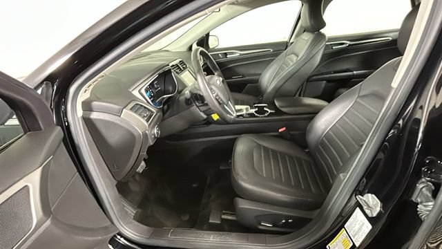 Used 2016 Ford Fusion SE w/ Equipment Group 202A AWD/4WD image 11