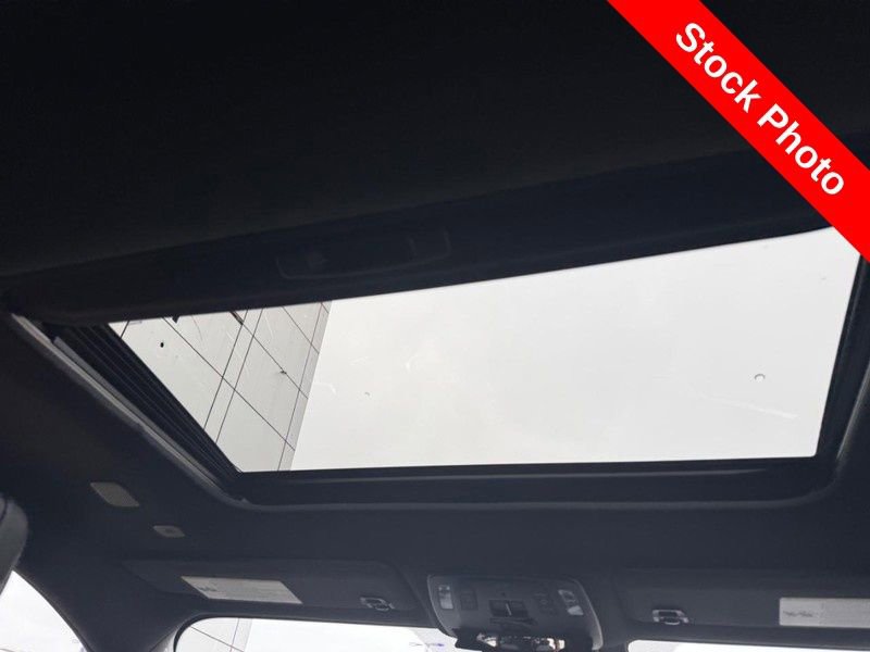 Used 2025 Toyota Sienna Platinum image 16