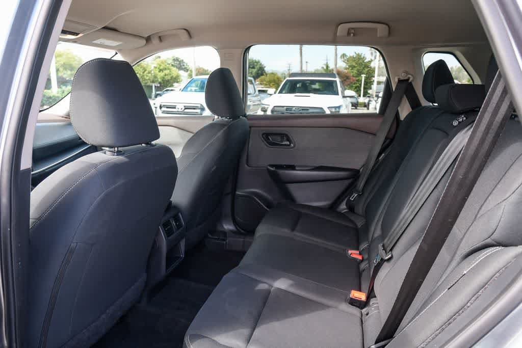 Used 2023 Nissan Rogue S FWD image 18