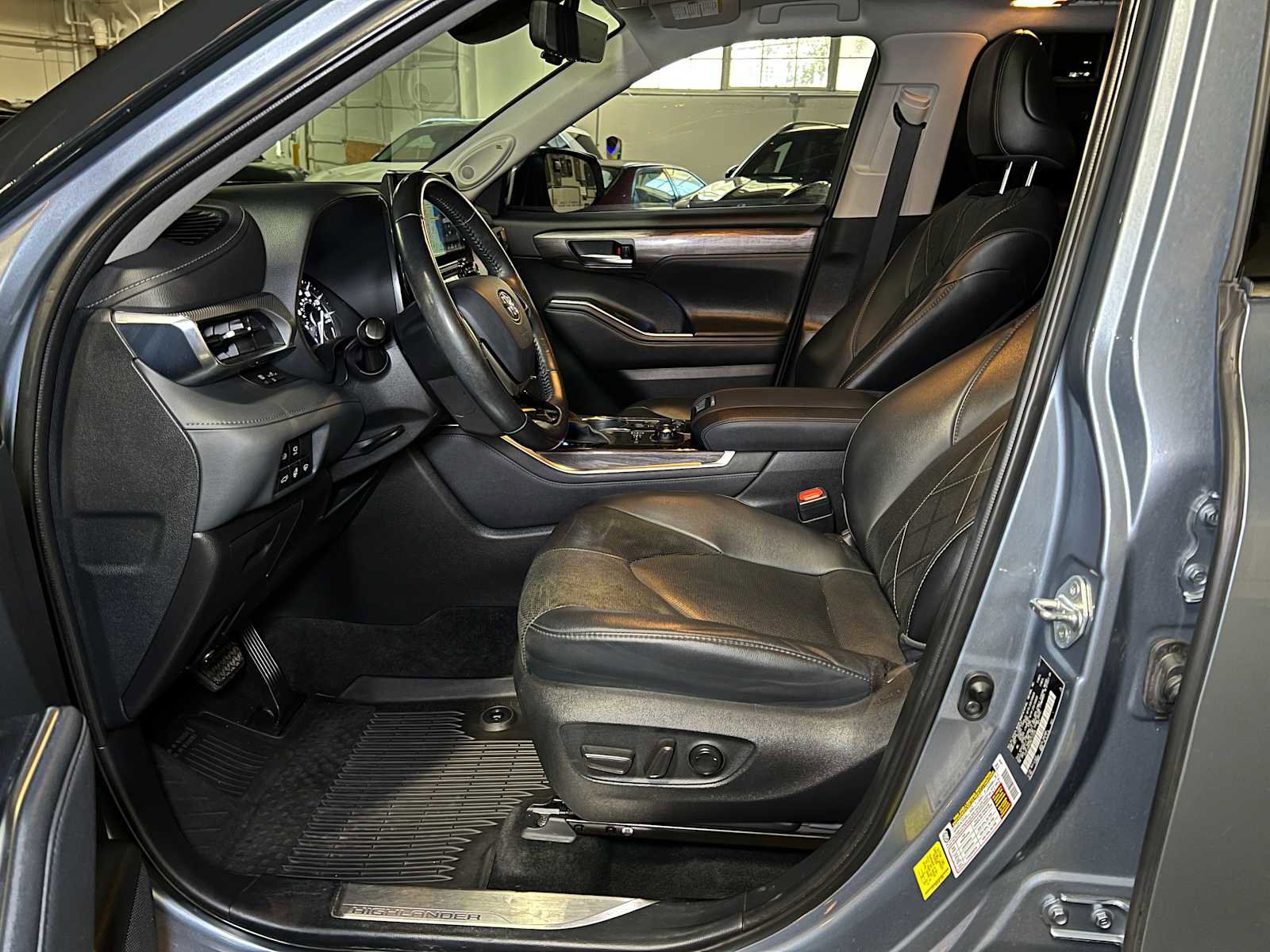 Used 2021 Toyota Highlander Platinum image 24