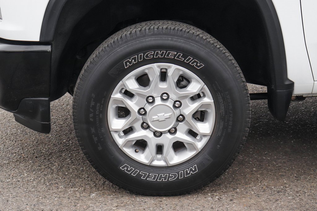 Used 2022 Chevrolet Silverado 2500 Custom w/ Custom Value Package image 40