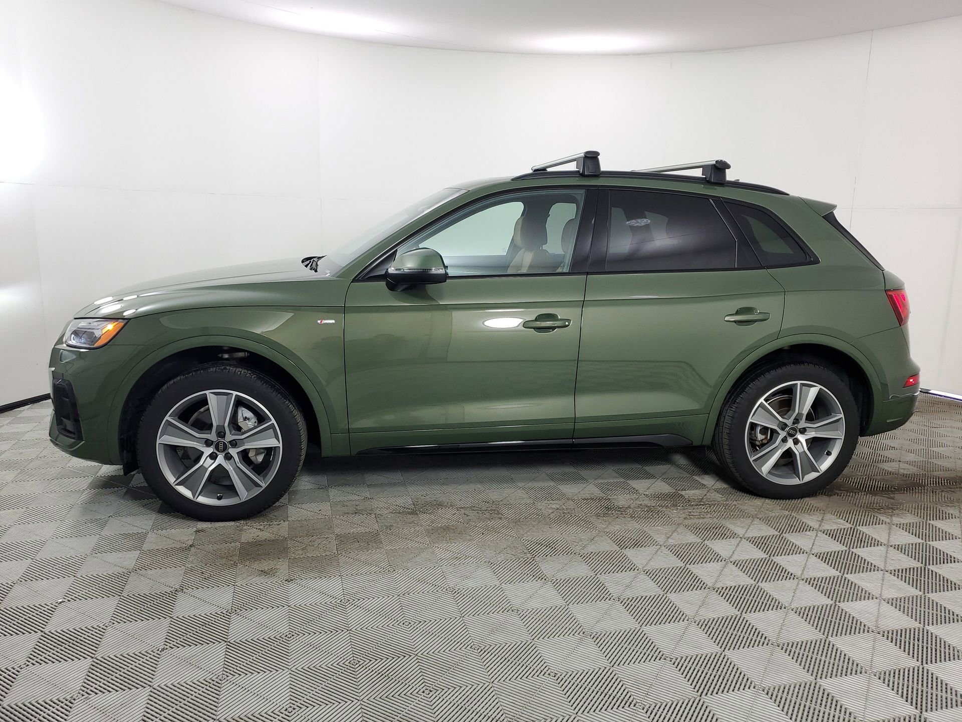 Certified 2025 Audi Q5 2.0T Premium w/ Convenience Plus Package image 6