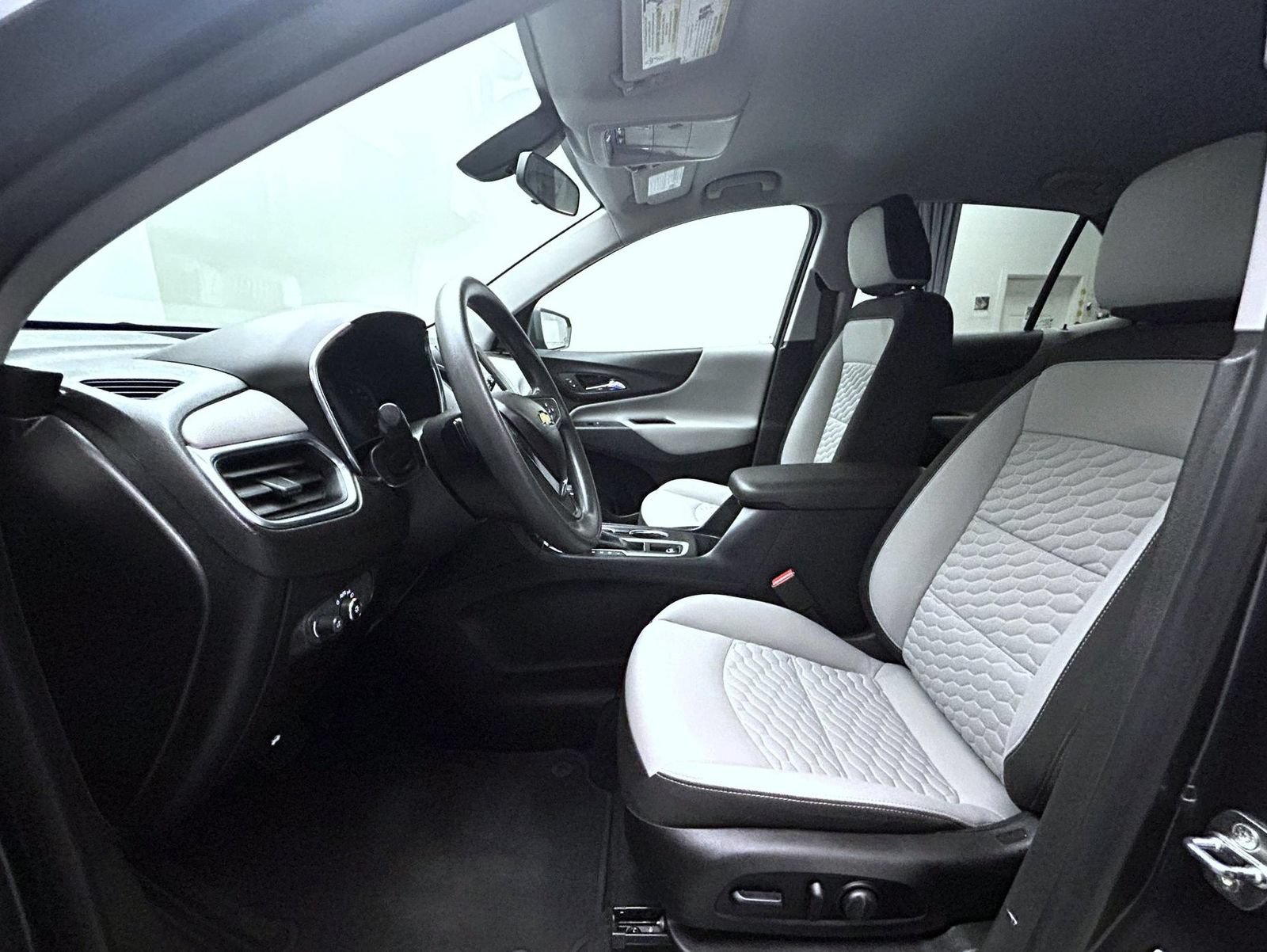 Used 2019 Chevrolet Equinox LS w/ LS Convenience Package AWD/4WD image 10