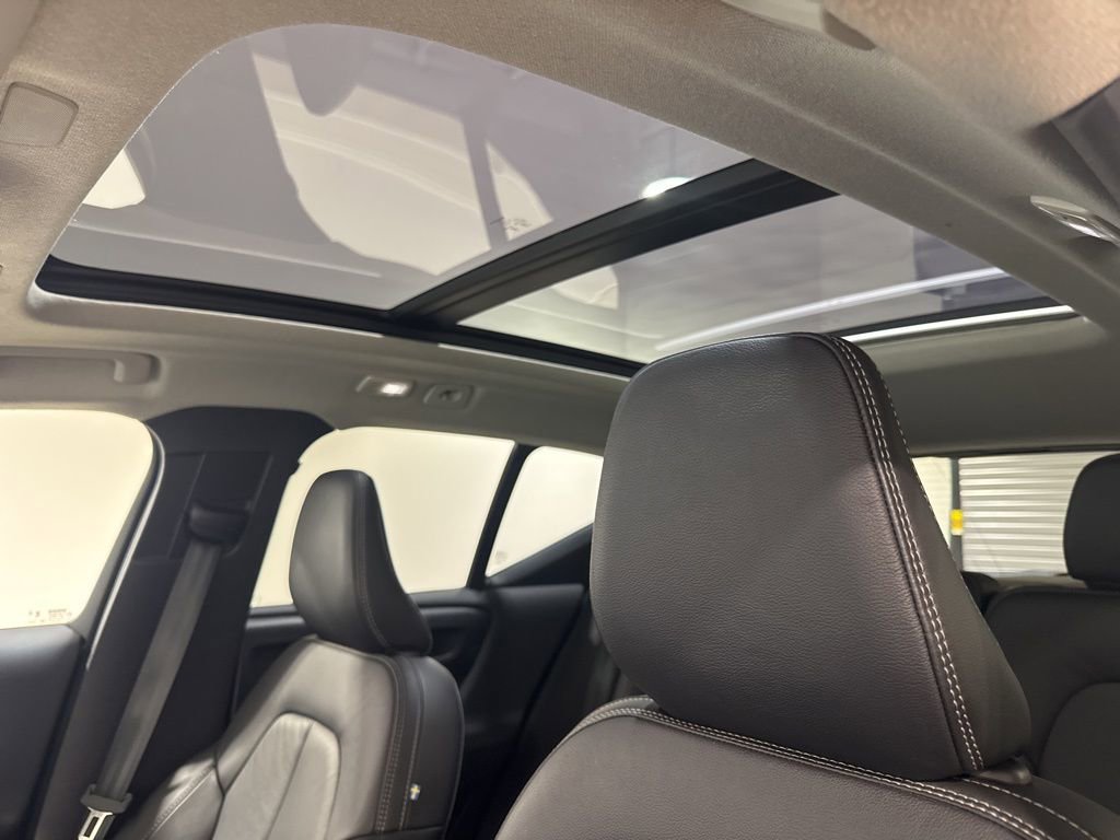 Used 2023 Volvo XC40 B5 Plus w/ Driver Assist Package AWD/4WD image 16
