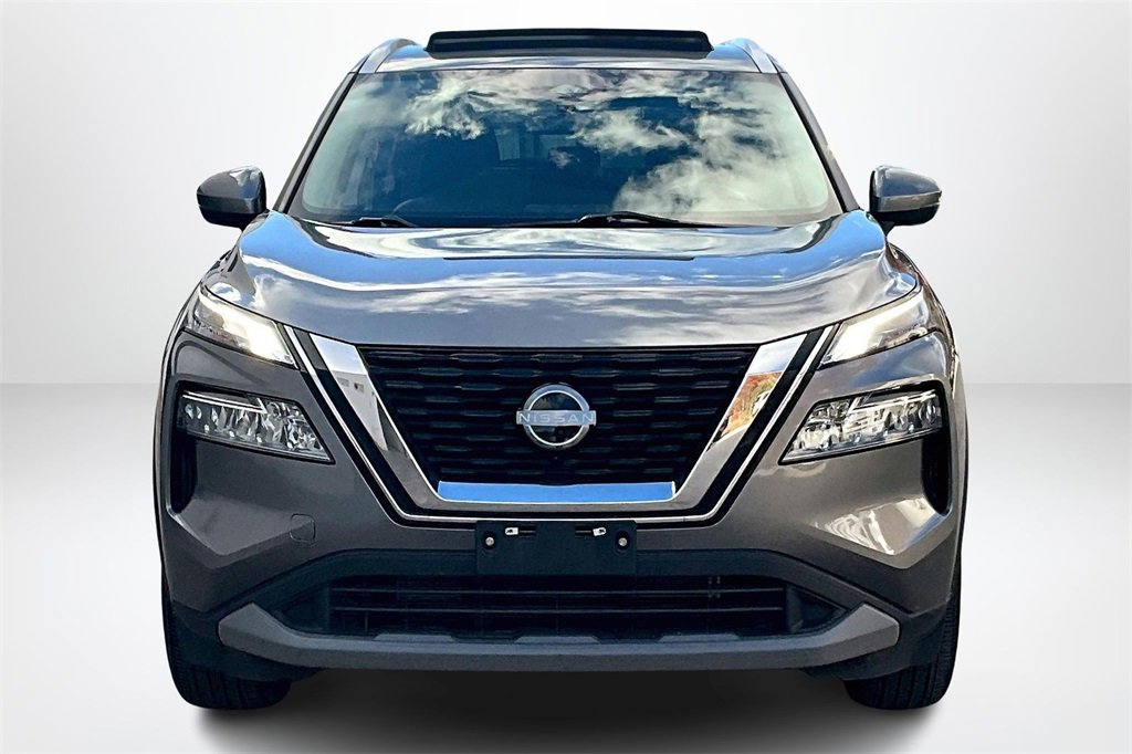 Used 2023 Nissan Rogue SV image 2
