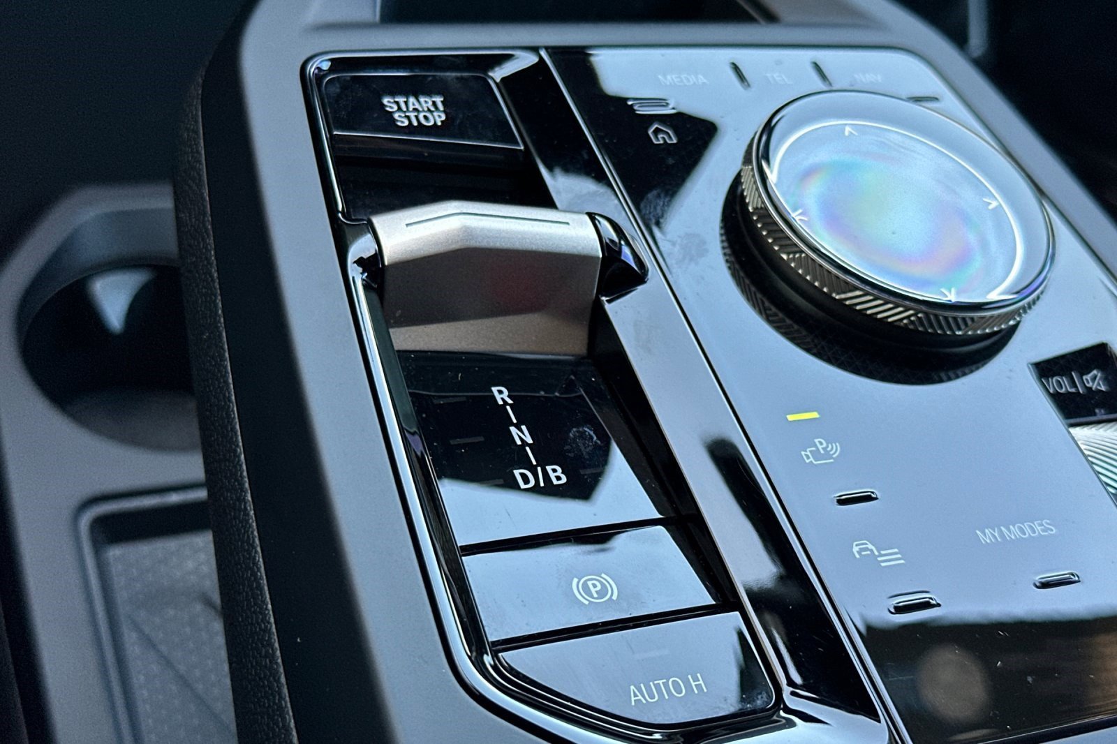 Certified 2024 BMW iX xDrive50 w/ Premium Package image 27