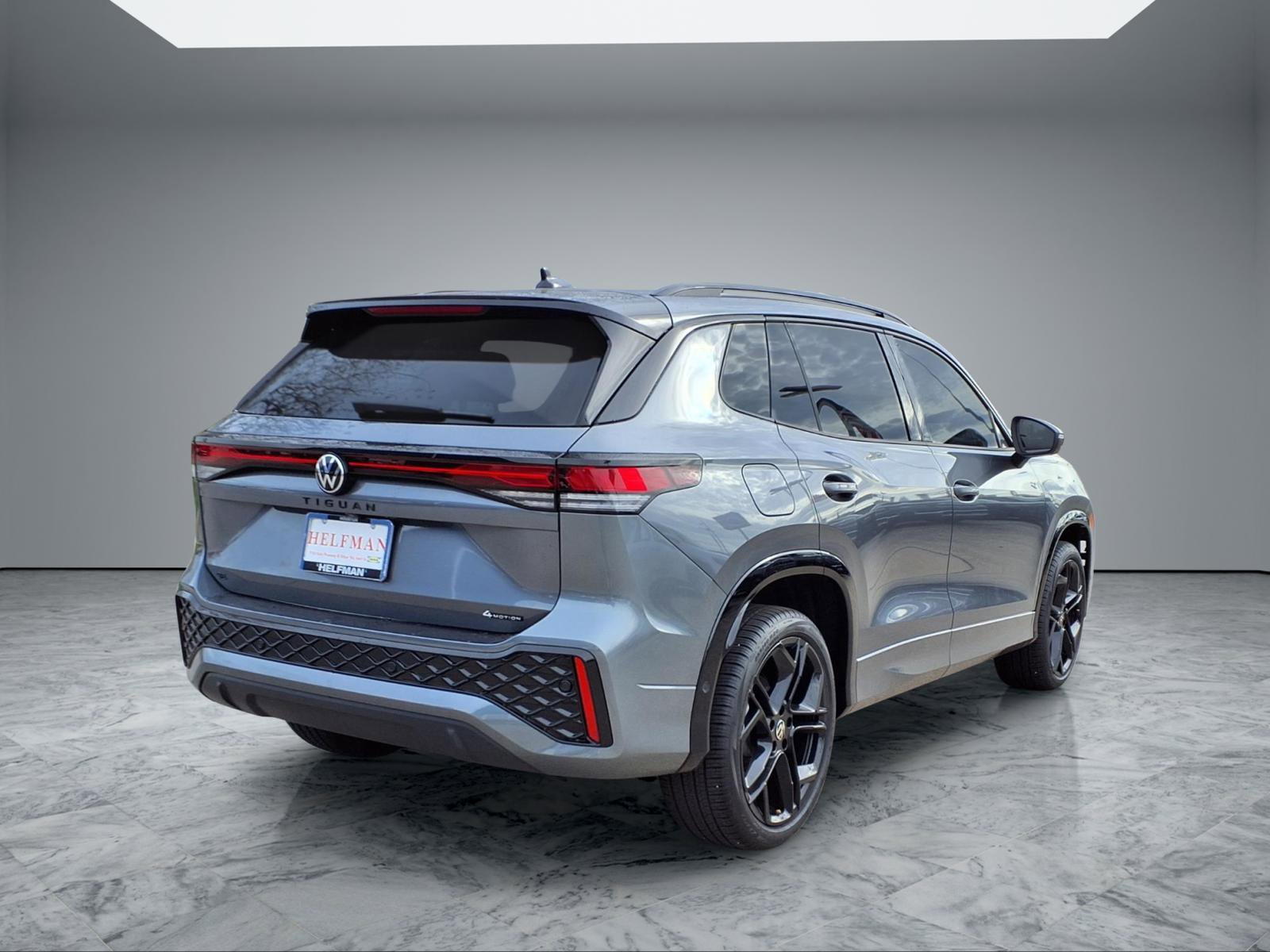 Used 2025 Volkswagen Tiguan SE R-Line image 7