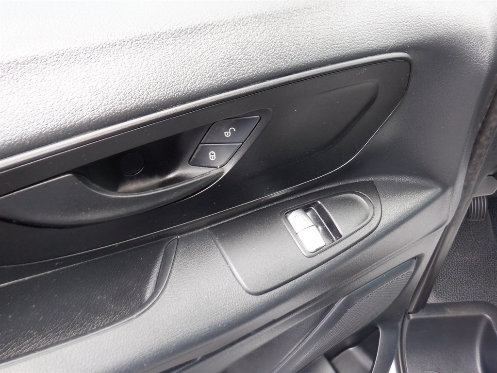 Used 2023 Mercedes-Benz Metris image 11
