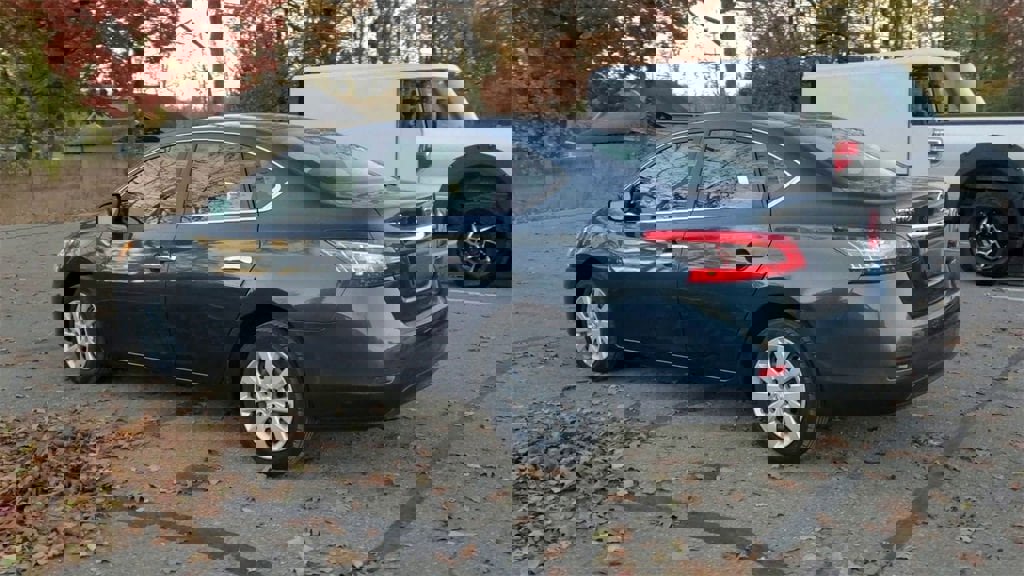 Used 2015 Nissan Sentra S image 6