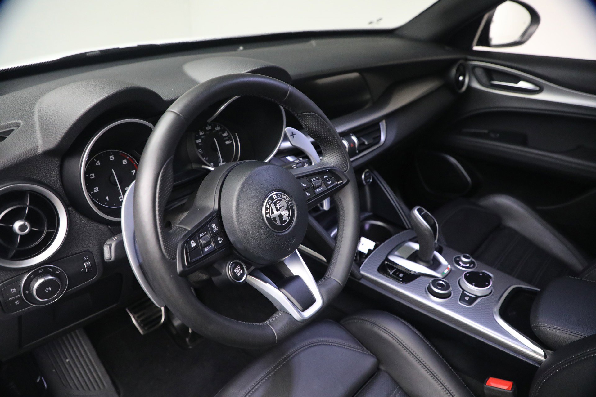 Used 2023 Alfa Romeo Stelvio Veloce AWD/4WD image 21