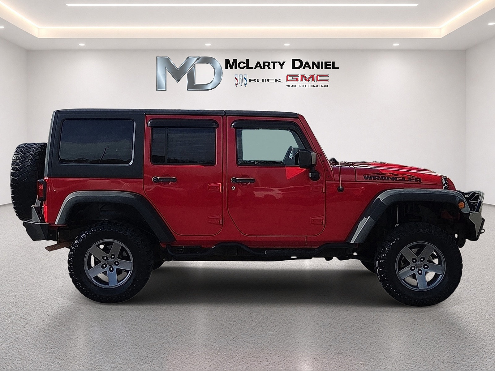 Used 2015 Jeep Wrangler Unlimited Sport w/ Connectivity Group AWD/4WD image 15
