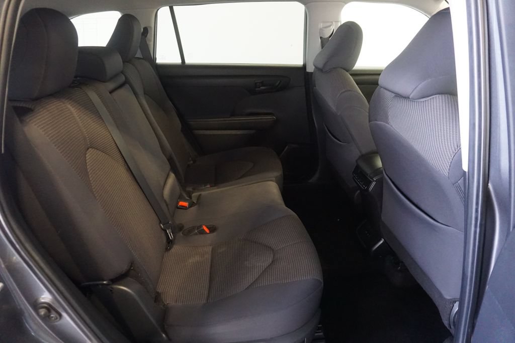 Certified 2024 Toyota Highlander LE FWD image 23