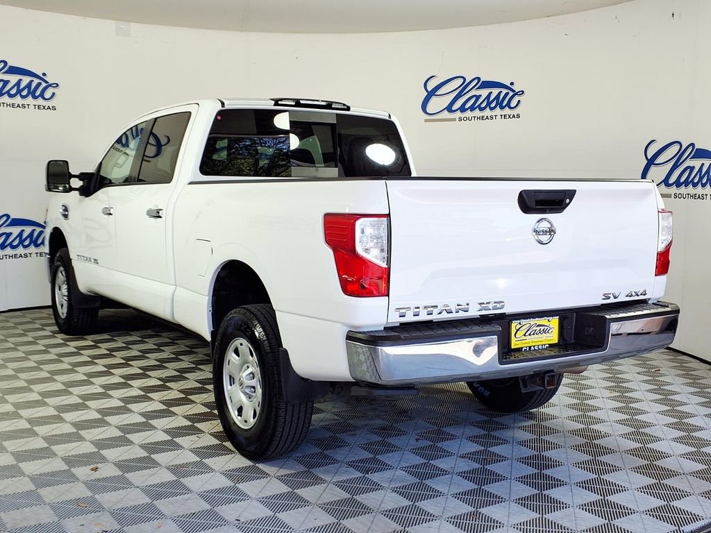 Used 2018 Nissan Titan SV image 2