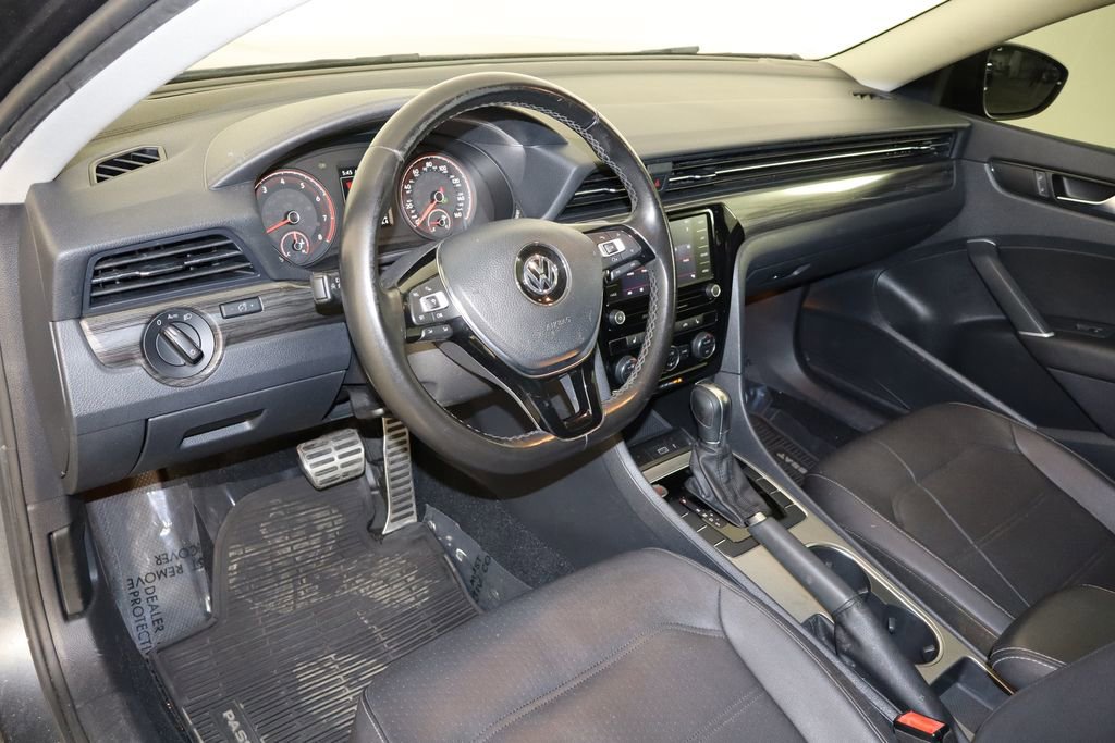 Used 2020 Volkswagen Passat 2.0T R-Line image 27