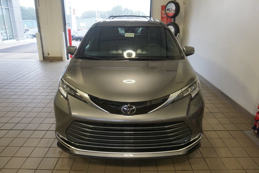 New 2026 Toyota Sienna Limited FWD image 17