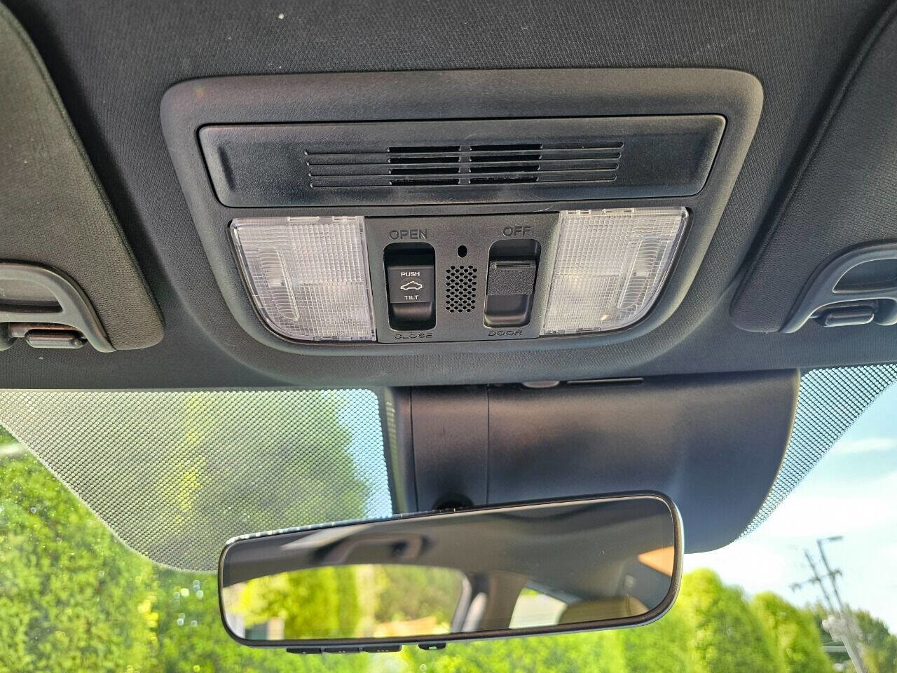 Used 2019 Honda Civic Touring image 28