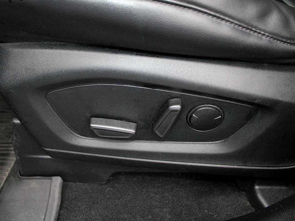 Used 2023 Ford Explorer XLT w/ Equipment Group 202A image 13