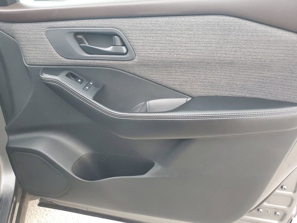 Used 2021 Nissan Rogue S image 42