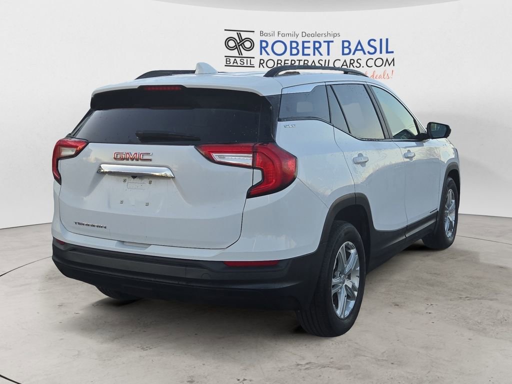 Used 2023 GMC Terrain SLE w/ Driver Convenience Package image 5