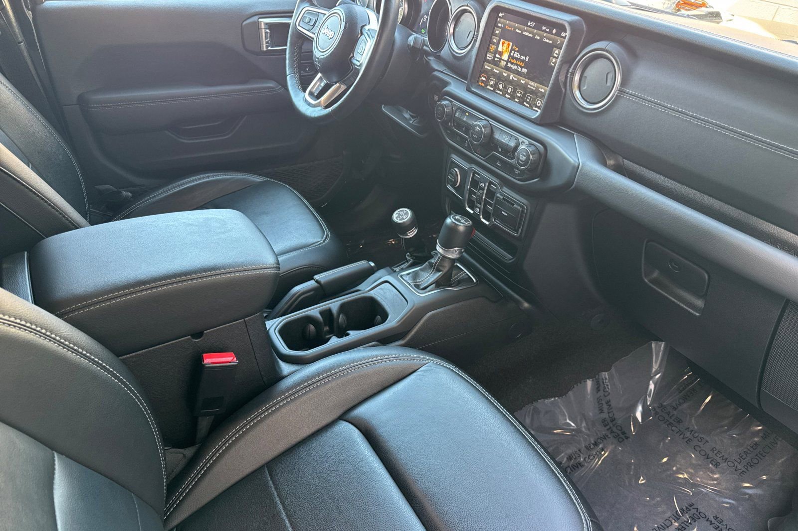 Used 2023 Jeep Wrangler Unlimited Sahara w/ Cold Weather Group AWD/4WD image 18