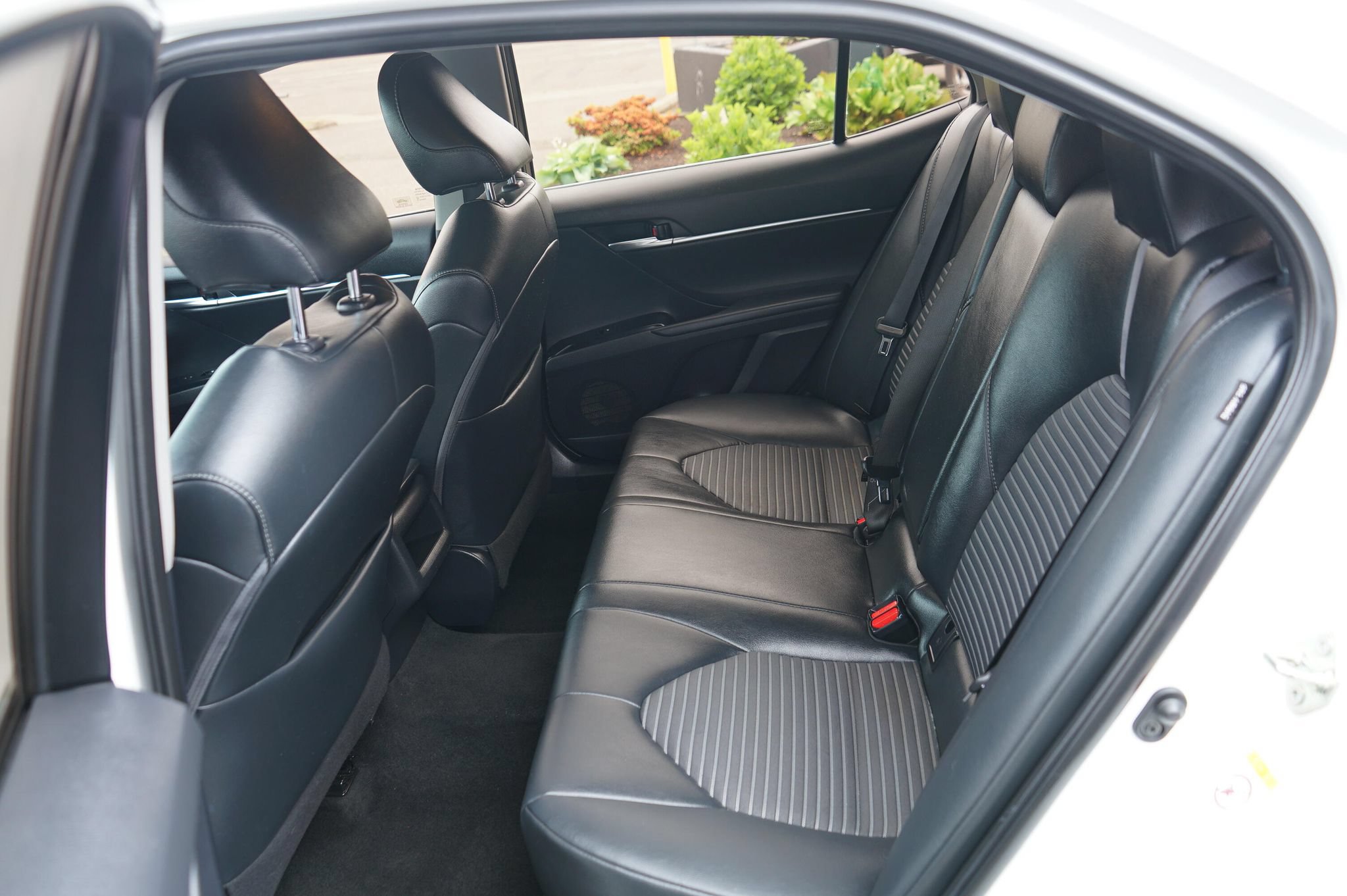 Used 2018 Toyota Camry SE w/ Convenience Package FWD image 14