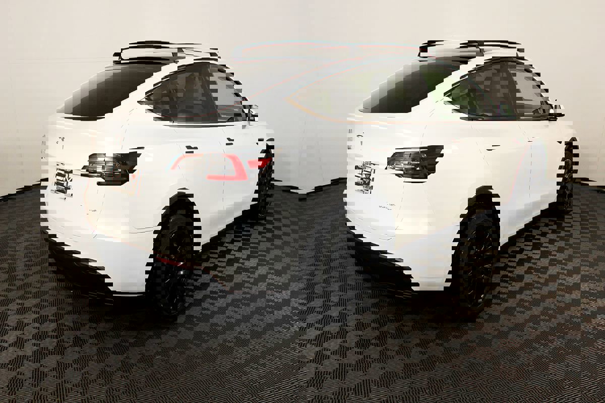 Used 2020 Tesla Model Y Long Range image 7