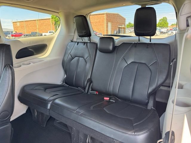 Used 2024 Chrysler Pacifica Touring-L FWD image 13