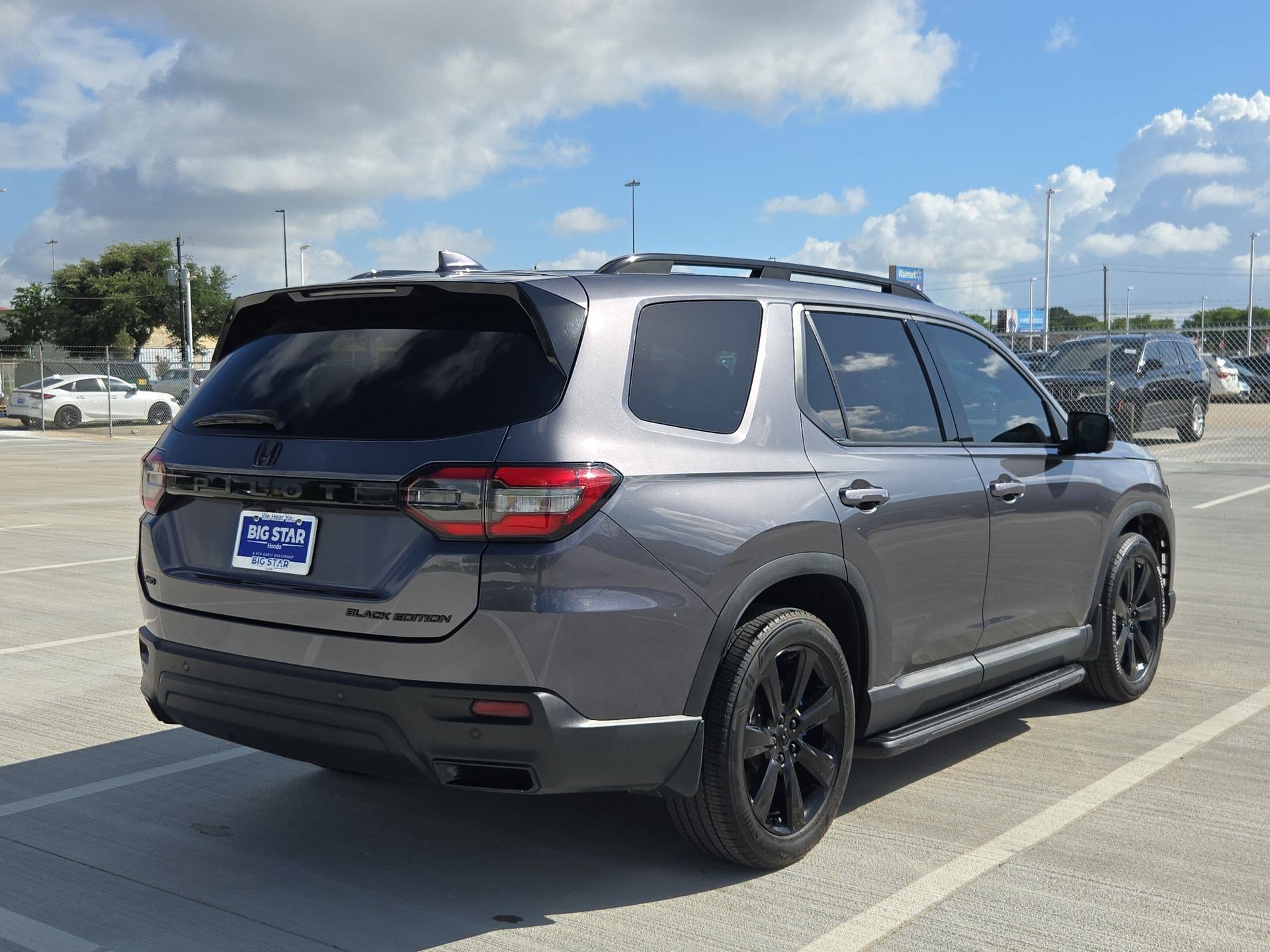Used 2025 Honda Pilot Black Edition image 3