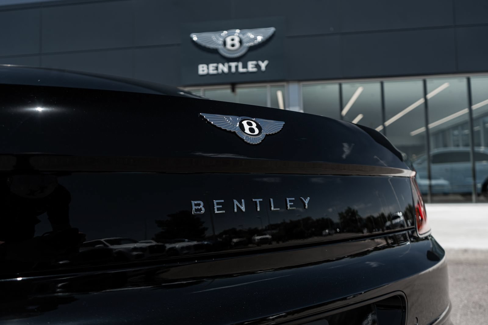 Certified 2025 Bentley Flying Spur Plug-In Hybrid AWD/4WD image 9