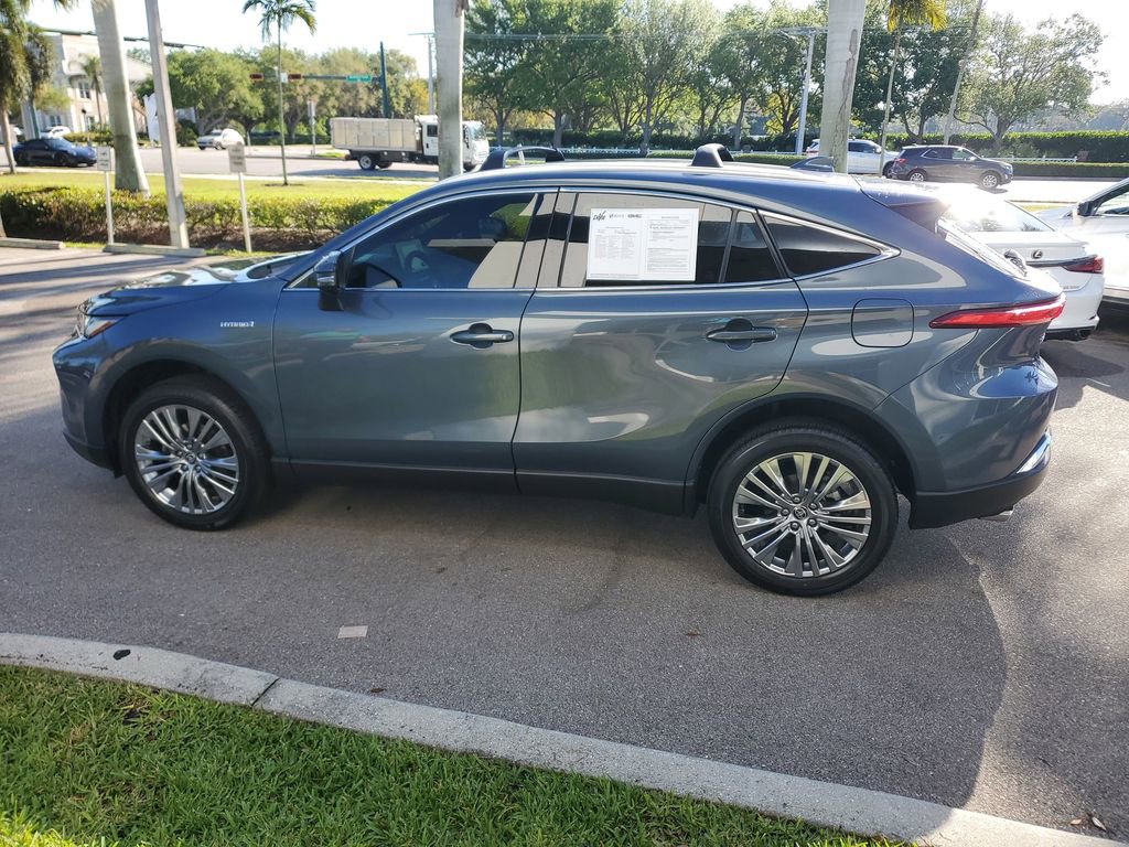 Used 2021 Toyota Venza XLE image 2